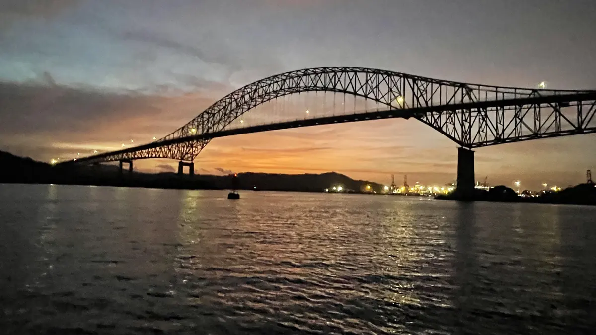Puente de las Américas al atardecer, Panamá